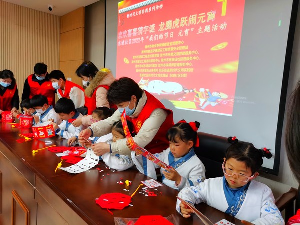 2022年2月11日东坡社区开展&ldquo;欢欢喜喜猜灯谜，龙腾虎跃闹元宵&rdquo;我们的节日.元宵活动（拍摄人：韩媛媛，拍摄单位：东坡社区） (28).jpg