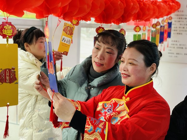2022年2月14日，滁州市南谯区银花街道红庙社区新时代文明实践站，开展“猜灯谜 话家风 欢欢喜喜闹元宵”主题活动（拍摄作者：红庙社区高超） (6).JPG