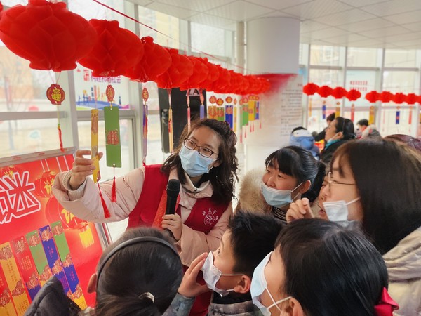2022年2月14日，滁州市南谯区银花街道红庙社区新时代文明实践站，开展“猜灯谜 话家风 欢欢喜喜闹元宵”主题活动（拍摄作者：红庙社区高超） (7).JPG