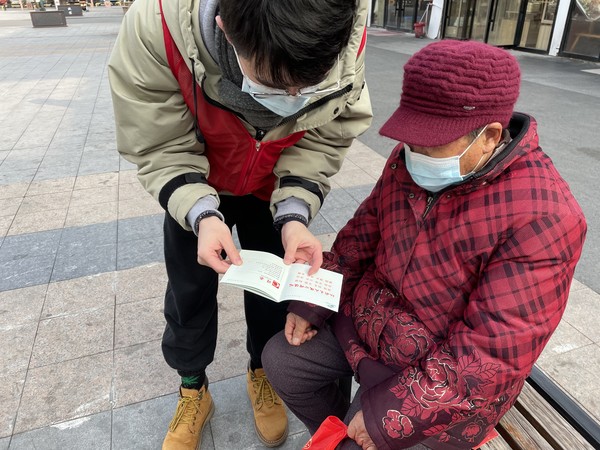 2022年2月13日，文昌花园社区新时代文明实践站开展社会主义核心价值观宣传活动。（拍摄单位：文昌花园社区 拍摄人：令狐丹丹） (3).jpg