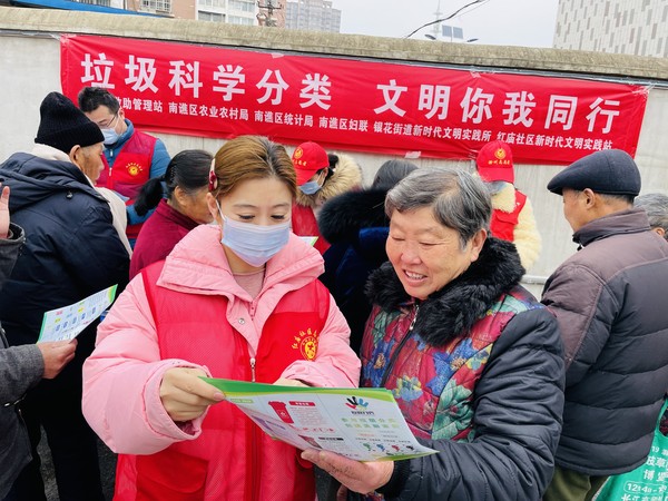 滁州市南谯区银花街道红庙社区新时代文明实践站，2022年2月15日，开展文明养犬宣“科学垃圾分类 文明你我同行”主题宣传活动（拍摄作者：红庙社区高超） (3).JPG
