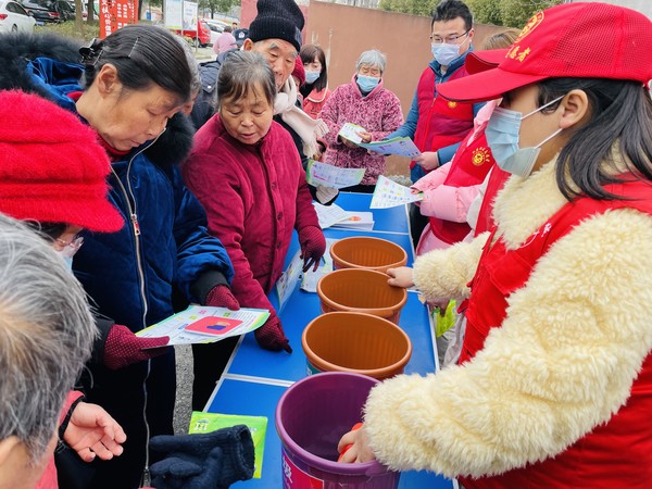 滁州市南谯区银花街道红庙社区新时代文明实践站，2022年2月15日，开展文明养犬宣“科学垃圾分类 文明你我同行”主题宣传活动（拍摄作者：红庙社区高超） (4).JPG