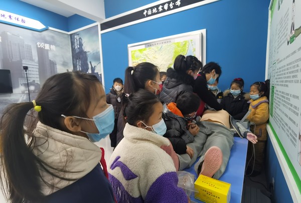 2022年2月14日湖心路社区开展未成年人科普实践活动-拍摄者李璇 湖心路社区（4）.jpg