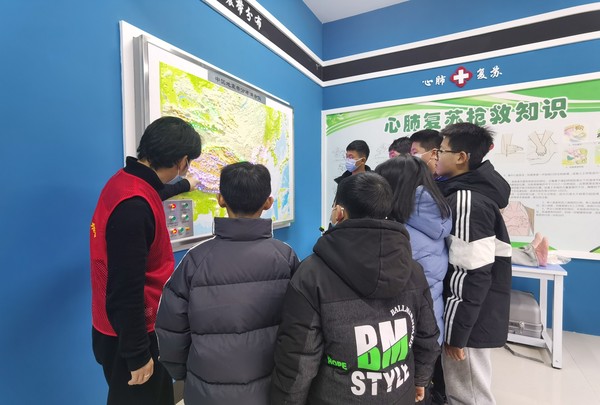 2022年2月14日湖心路社区开展未成年人科普实践活动-拍摄者李璇 湖心路社区（1）.jpg