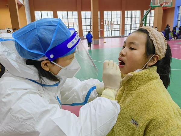 永乐小学全员师生免费核酸检测现场.jpg