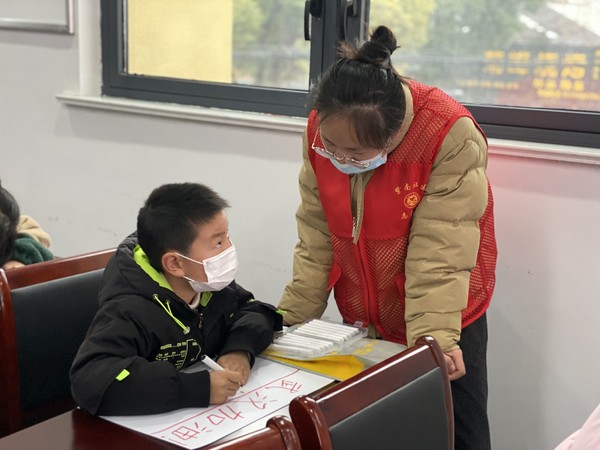 2022年2月11日，紫南社区新时代文明实践站组织“阳光成长路 安全伴我行”疫情防控主题绘画活动。 (3).JPG