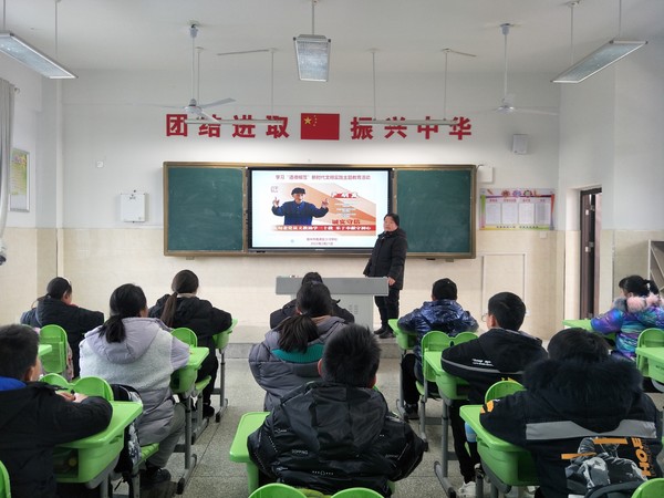 2022年2月21日 滁州市南谯区沙河学校 在班级开展“道德模范”学习活动..jpg