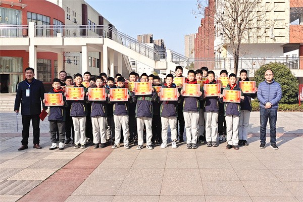 5.“优秀升旗手”合影.jpg