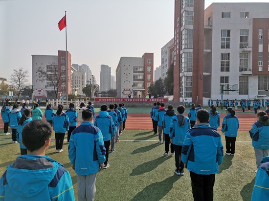 2022年2月28日滁州市第六中学在操场开展“学雷锋 讲文明 树新风”主题教育大会550.jpg