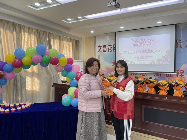 2022年3月7日，文昌花园社区新时代文明实践站开展“浓浓三八情 暖暖女人心”三八妇女节活动。（拍摄单位：文昌花园社区 拍摄人：令狐丹丹） (2).jpg