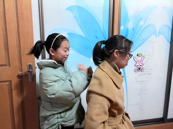 给母亲捶一次背.JPG