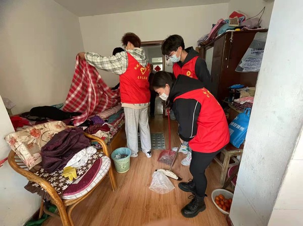 2022年3月8日，文昌花园社区开展“关爱女性 情暖三八”学雷锋志愿服务活动。（拍摄单位：文昌花园社区 拍摄人：周婷婷） (5).jpg