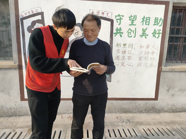 2022年3月9日黄泥岗镇祝郢村农家书屋开展送书下乡活动拍摄者：陈倩，拍摄单位：祝郢村..jpg