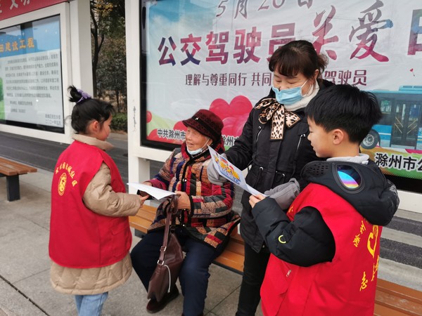 2022年2月14日，发能国际城社区开展“小小劝导员”文明交通宣传活动。（拍摄单位：发能国际城社区 拍摄者：薛瑶） (1).jpg