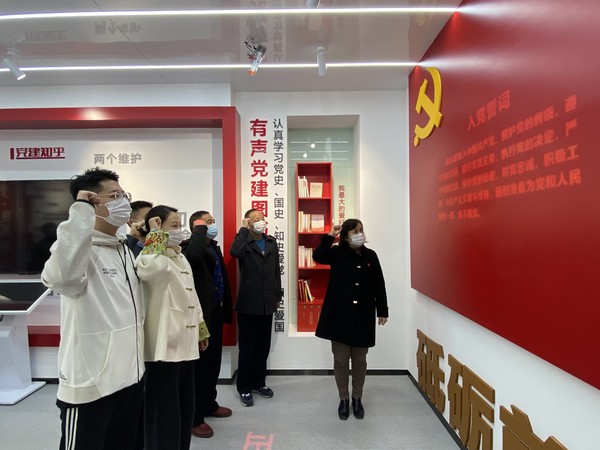 2022年3月10日发能国际城社区组织党员干部走进红色教育基地开展&ldquo;永远跟党走&rdquo;主题党员教育活动 (5).jpg