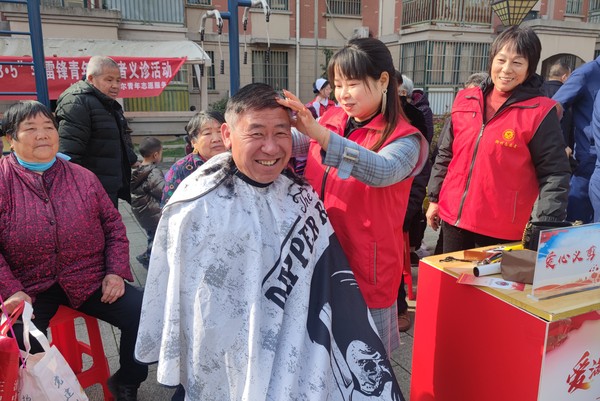 3月2日，梅铺社区开展爱心义剪志愿服务活动.jpg