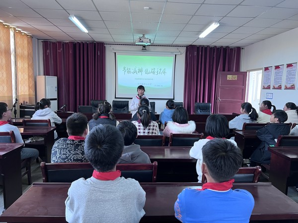 2022年3月11日沙河镇中心小学在三楼会议室开展节能环保宣传教育活动.jpg