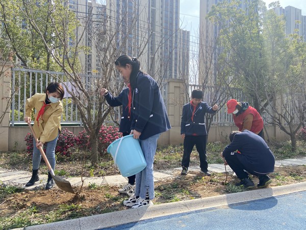 2022年3月10日发能国际城社区开展“做环保卫士 播种绿色希望”主题未成年人植树活动 (1).jpg