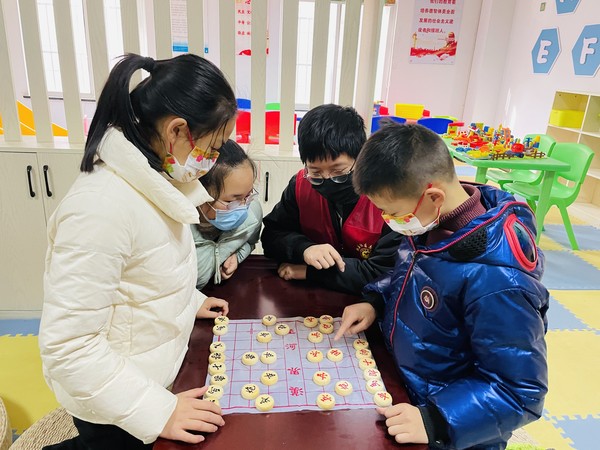 2022年3月27日,红庙社区新时代文明实践站开展象棋比赛活动(拍摄作者红庙社区何荣刘) (1).jpg