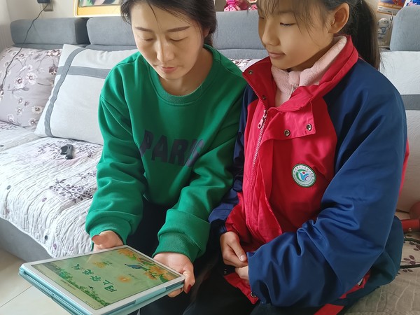 滁州市创业路小学 2022年4月3日学生在家隔离期间开展亲子活动“网上祭英烈”.jpg