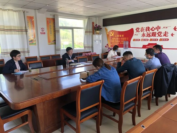 司学军主持召开座谈会.jpg