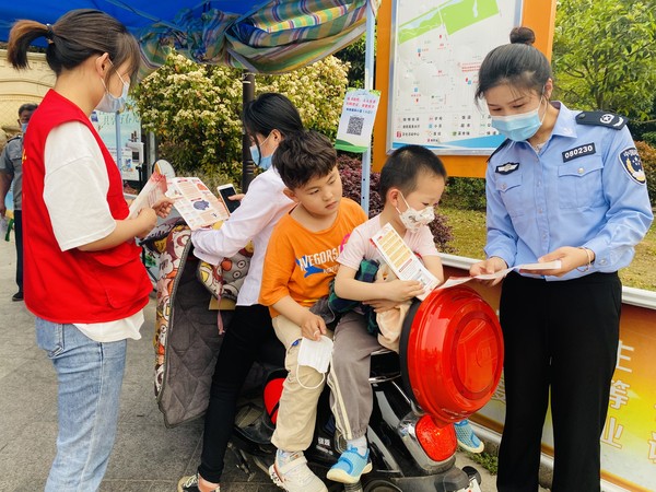 滁州市南谯区同乐街道阳明社区新时代文明实践站，2022年4月12日，组织开展全民国家安全教育日法治宣传活动（拍摄人：仝基莉，拍摄单位：阳明社区） (3).jpg