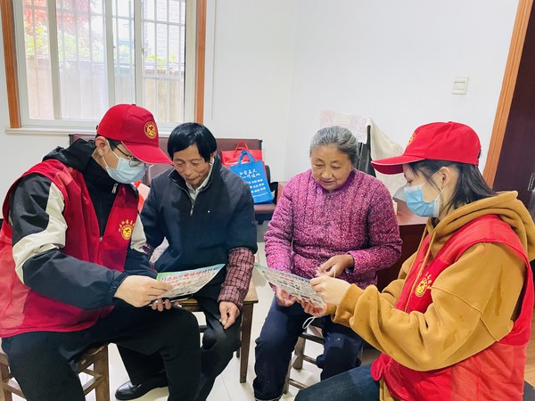 2022年4月13日，红庙社区新时代文明实践站组织志愿者开展反电信诈骗宣传活动（拍摄作者：红庙社区高超） (1).JPG