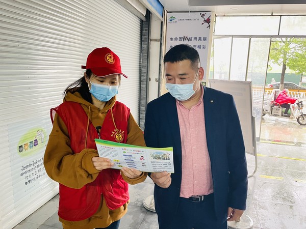 2022年4月13日，红庙社区新时代文明实践站组织志愿者开展垃圾分类宣传活动（拍摄作者：红庙社区高超） (1).JPG