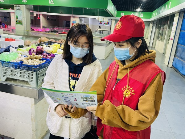 2022年4月13日，红庙社区新时代文明实践站组织志愿者开展垃圾分类宣传活动（拍摄作者：红庙社区高超） (2).JPG