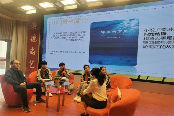 校长读书2.JPG