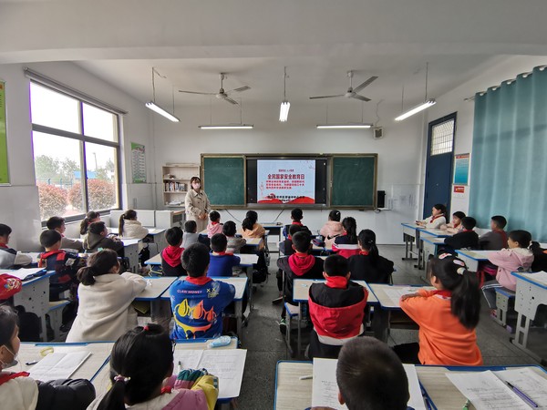 2022年4月15日，滁州市南谯区腰铺镇中心小学在全校开展“全民国家安全教育日”宣传教育活动。.jpg