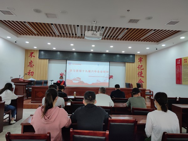 滁州市南谯区万桥社区新时代文明实践站，4月11日学习贯彻十九届六中全会精神。摄者：刘蓓单位：万桥社区 (2).jpg