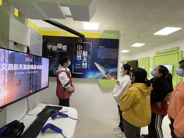2022年4月18日，文昌花园社区新时代文明实践站组织辖区青年大学生开展“中国梦 航天梦”科普教育活动。（拍摄单位：文昌花园社区 拍摄人：令狐丹丹）.jpg