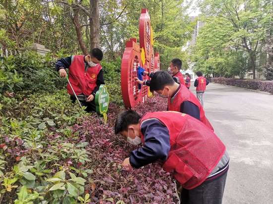 节能环保教育：2022年4月22日，滁州市第六中学在班级开展“世界地球日”主题教育活动 (2).jpg