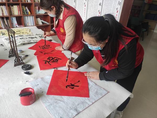 2022年4月21日,文昌花园社区组织居民开展“弘扬民族传统文化 传承中华传统美德”新时代文明实践活动。(拍摄单位:文昌花园社区 拍摄人:薛世雨) (3).jpg