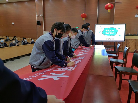 安全教育：2022年4月25日，滁州市第六中学开展“珍爱生命  预防溺水”主题教育活动 (2).jpg