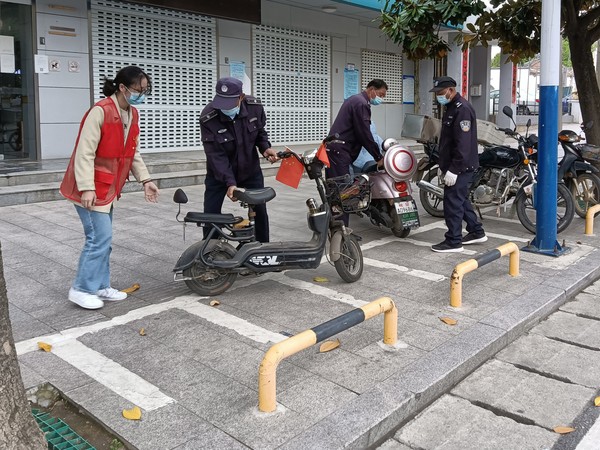 4月27日,乌衣社区“爱国卫生运动 助力疫情防控”主题教育活动 拍摄:王萍 单位:乌衣社区 (2).jpg