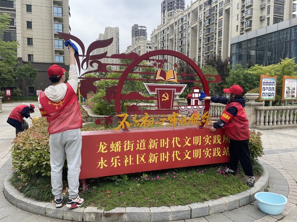 永乐社区新时代文明实践站组织青年志愿者开展“庆五一 爱劳动”主题志愿服务活动 (5).jpg