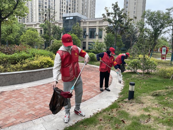 永乐社区新时代文明实践站组织青年志愿者开展“庆五一 爱劳动”主题志愿服务活动 (3).jpg