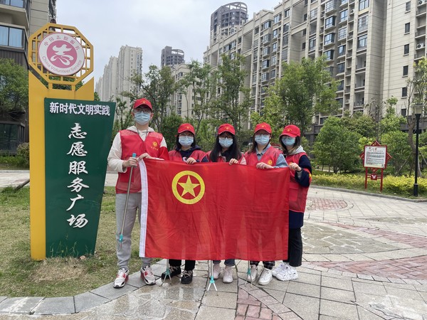 永乐社区新时代文明实践站组织青年志愿者开展“庆五一  爱劳动”主题志愿服务活动 (1).jpg