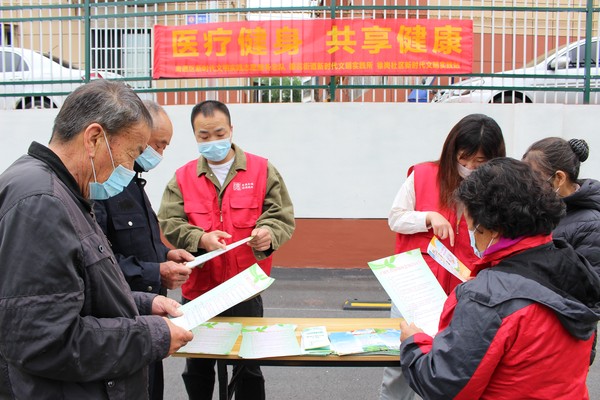 2022年4月29日， 南谯区新时代文明实践志愿服务总队、银花街道新时代文明实践所、徐岗社区新时代文明实践站组织居民开展《医疗健身  共享健康》主题活动。（拍摄者：银花街道徐岗社区 黄李义） (4).JPG