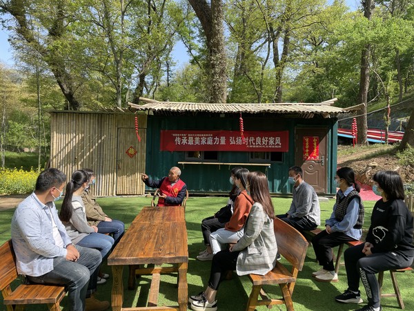 2022年4月8日大柳镇开展“传承最美家庭力量，弘扬时代良好家风”主题宣讲活动，聆听全国最美家庭高青旺的家风故事，感受良好家风家训。（拍摄者：周慧萍；拍摄单位：大柳镇）.jpg