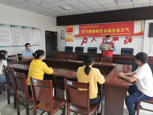 滁州市南谯区担子社区新时代文明实践站，2022年4月12日，开展 &rdquo;学习道德模范 弘扬社会正气 &rdquo;宣传活动。拍摄者：朱伶丽，拍摄单位：同乐街道担子社区.jpg
