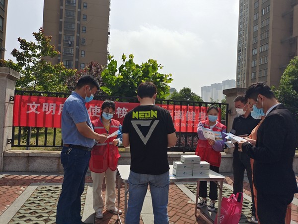 2022年5月7日 中都社区开展“文明用餐使公筷 疾病远离健身心”志愿宣传活动 （拍摄单位：中都社区 拍摄人：王立先） (2).jpg