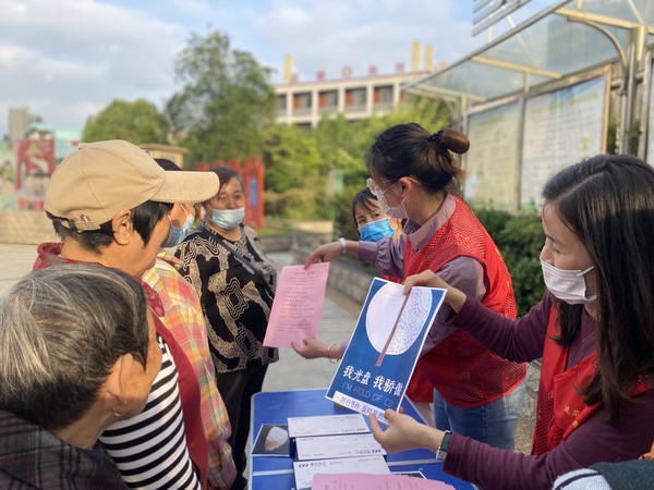 2022年5月7日 陡岗社区开展“制止餐饮浪费，崇尚勤俭节约”志愿宣传活动（拍摄单位：陡岗社区，拍摄人：高茜子） (2).JPG