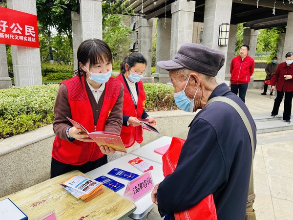 2022年5月12日东坡社区开展&ldquo;学好用好民法典 做知法守纪好公民&rdquo;志愿活动（拍摄人：韩媛媛，拍摄单位：东坡社区） (30).jpg