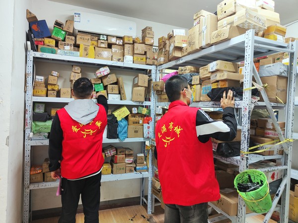 2022年5月12日,龙蟠南苑社区开展“扫黄打非”创造清新的精神家园志愿宣传活动(拍摄人:郑丹丹 拍摄单位:龙蟠南苑社区)3.jpg