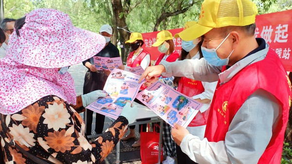 2022年5月20日,银东社区新时代文明实践站开展“安全第一,珍爱生命,预防溺水,从我做起”宣传活动。 拍摄者:王阳 工作单位:银东社区 (15).jpg