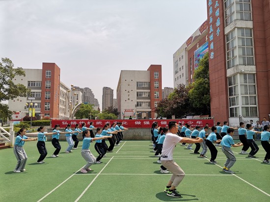 传承中华优秀传统文化活动：2022年5月25日，滁州市第六中学在操场开展“弘扬传统武术文化 做强身健体好少年”活动 (2).jpg