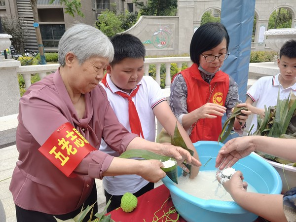 2022年5月28日，永乐社区新时代文明实践站开展“清廉端午 粽香传情”主题端午节活动（拍摄者：梁爽  拍摄单位：永乐社区） (10).jpg
